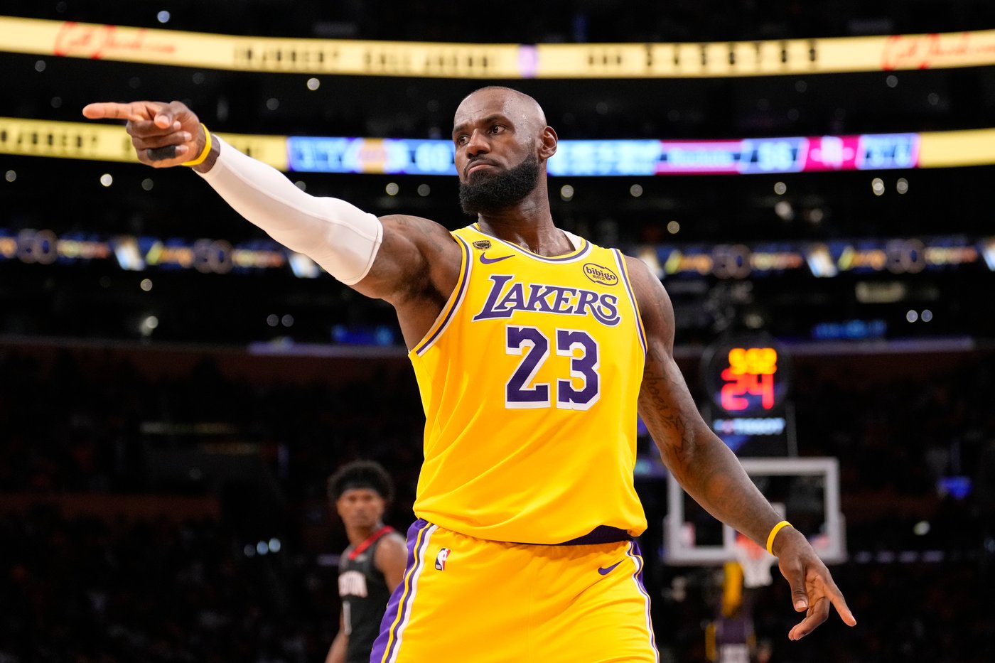 Kevin Durant misses playoff opener with knee injury, and the Rockets can't make up for his absence | iNFOnews.ca Kevin Durant misses playoff opener with knee injury, and the Rockets can't make up for his absence | iNFOnews.ca