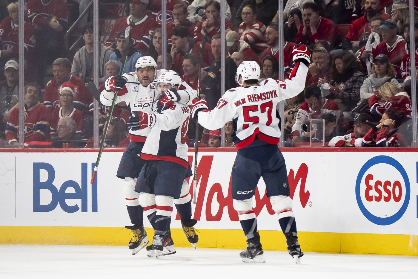 Wilson's big hit sparks Capitals in 5-2 win, pushes Canadiens to brink of elimination | iNFOnews.ca