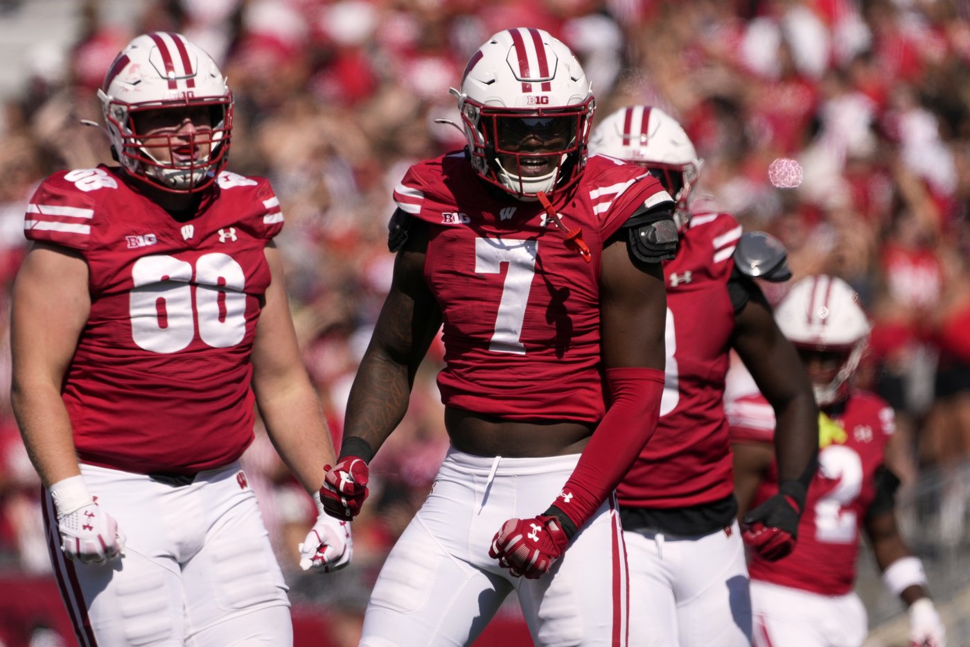 Locke throws for 359 yards and 3 TDs as Wisconsin steamrolls slumping Purdue 52-6 | iNFOnews.ca