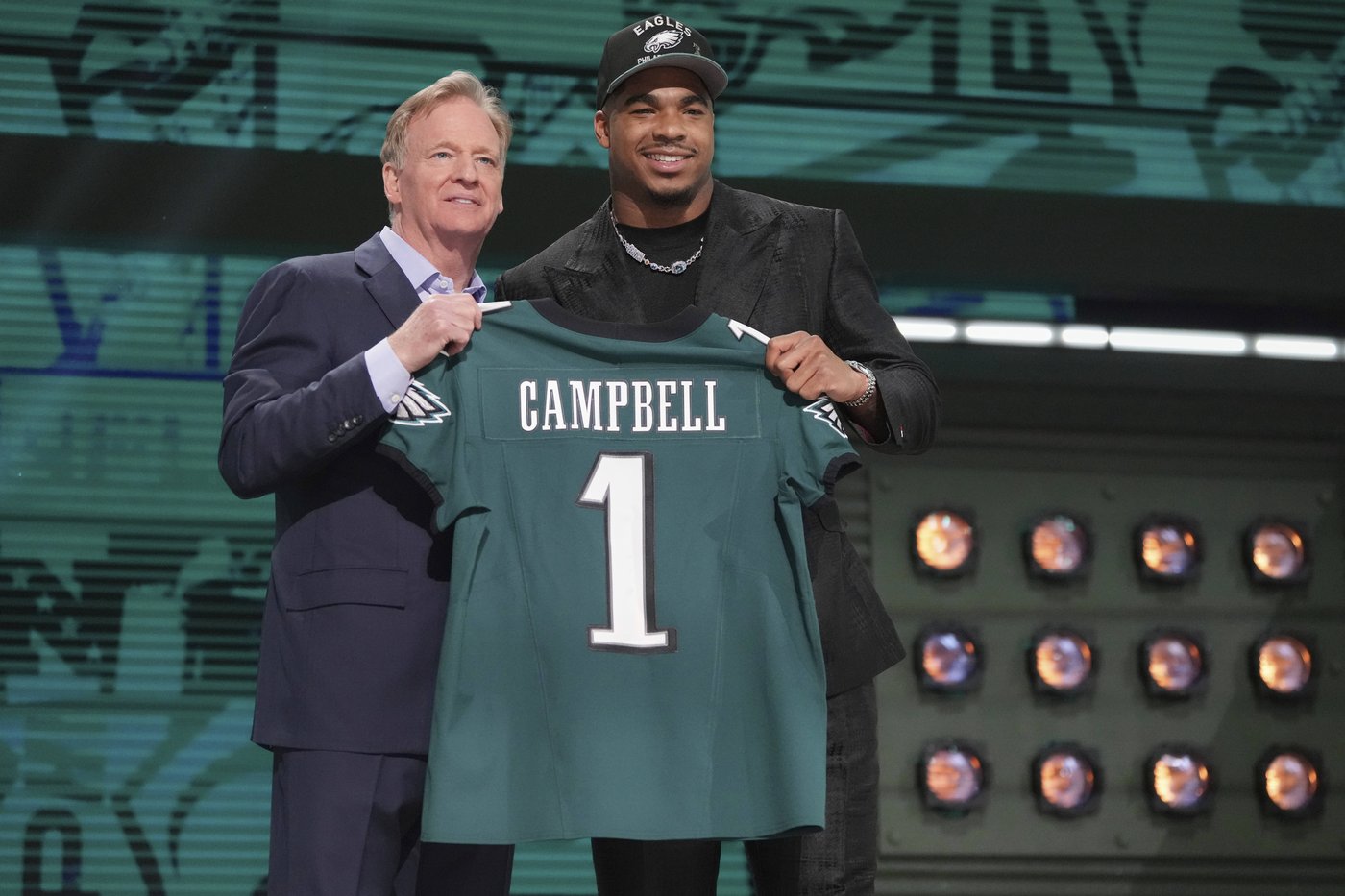 Eagles move up 1 spot and take Alabama LB Jihaad Campbell in the NFL draft | iNFOnews.ca Eagles move up 1 spot and take Alabama LB Jihaad Campbell in the NFL draft | iNFOnews.ca