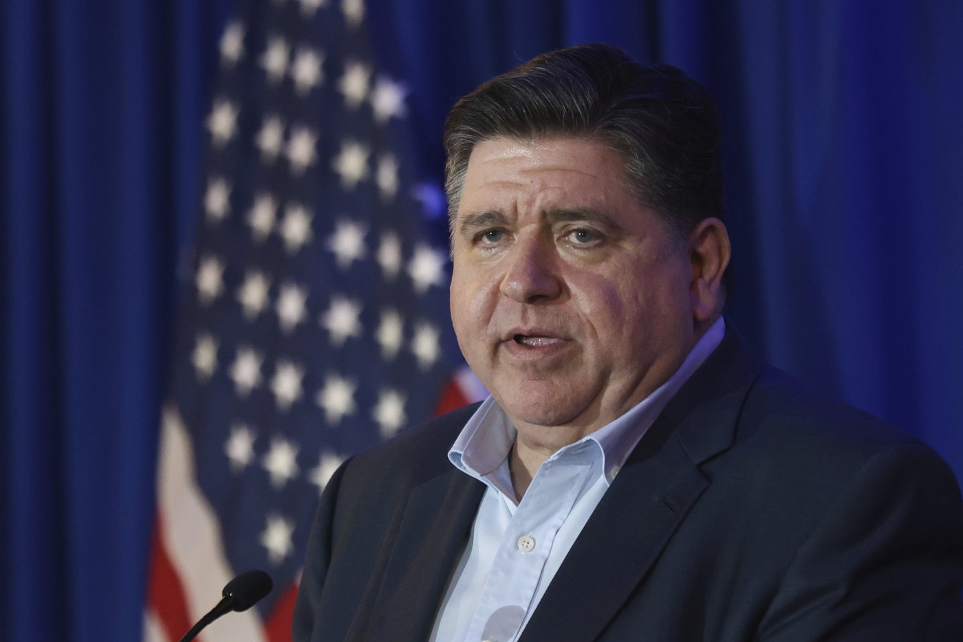 Pritzker and Ocasio-Cortez: A billionaire and a former bartender emerge as Trump resistance leaders | iNFOnews.ca