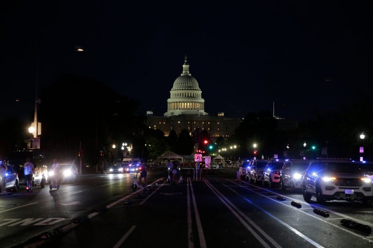 Judge sets February trial for man charged with planting pipe bombs on the eve of the Capitol riot | iNFOnews.ca