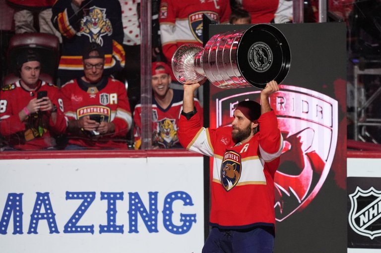 Panthers celebrate Stanley Cup win with banner ceremony, eye historic three-peat as NHL kings | iNFOnews.ca