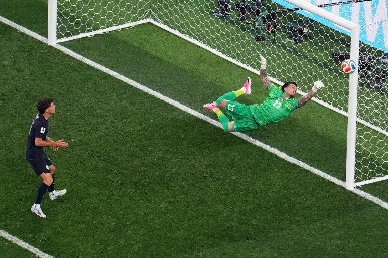 One Extraordinary Photo: US forward Christian Pulisic denied by Turkey goalkeeper | iNFOnews.ca