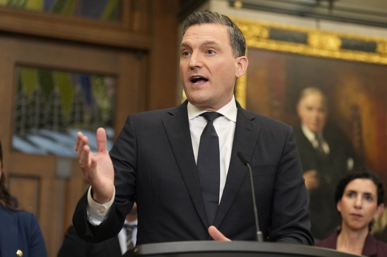 Human or AI bot? Ottawa consulting on transparency of AI systems | iNFOnews.ca
