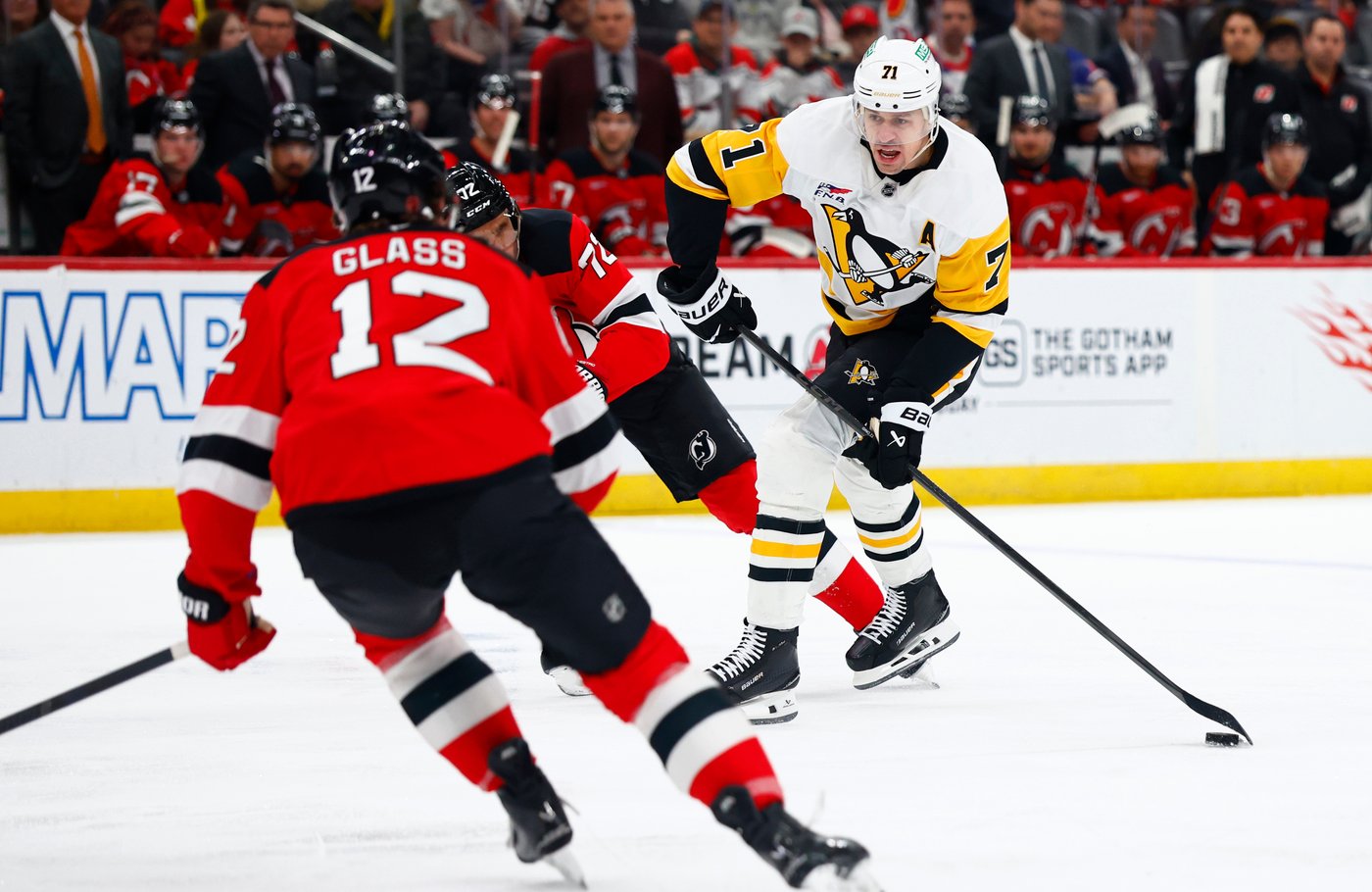 Malkin, Crosby and Letang help the Penguins beat the Devils to clinch a playoff spot | iNFOnews.ca