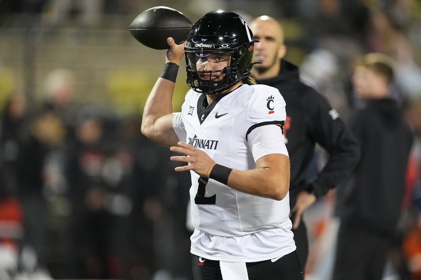 Shedeur Sanders, Travis Hunter help Colorado beat Cincinnati 34-23 to become bowl eligible | iNFOnews.ca Shedeur Sanders, Travis Hunter help Colorado beat Cincinnati 34-23 to become bowl eligible | iNFOnews.ca