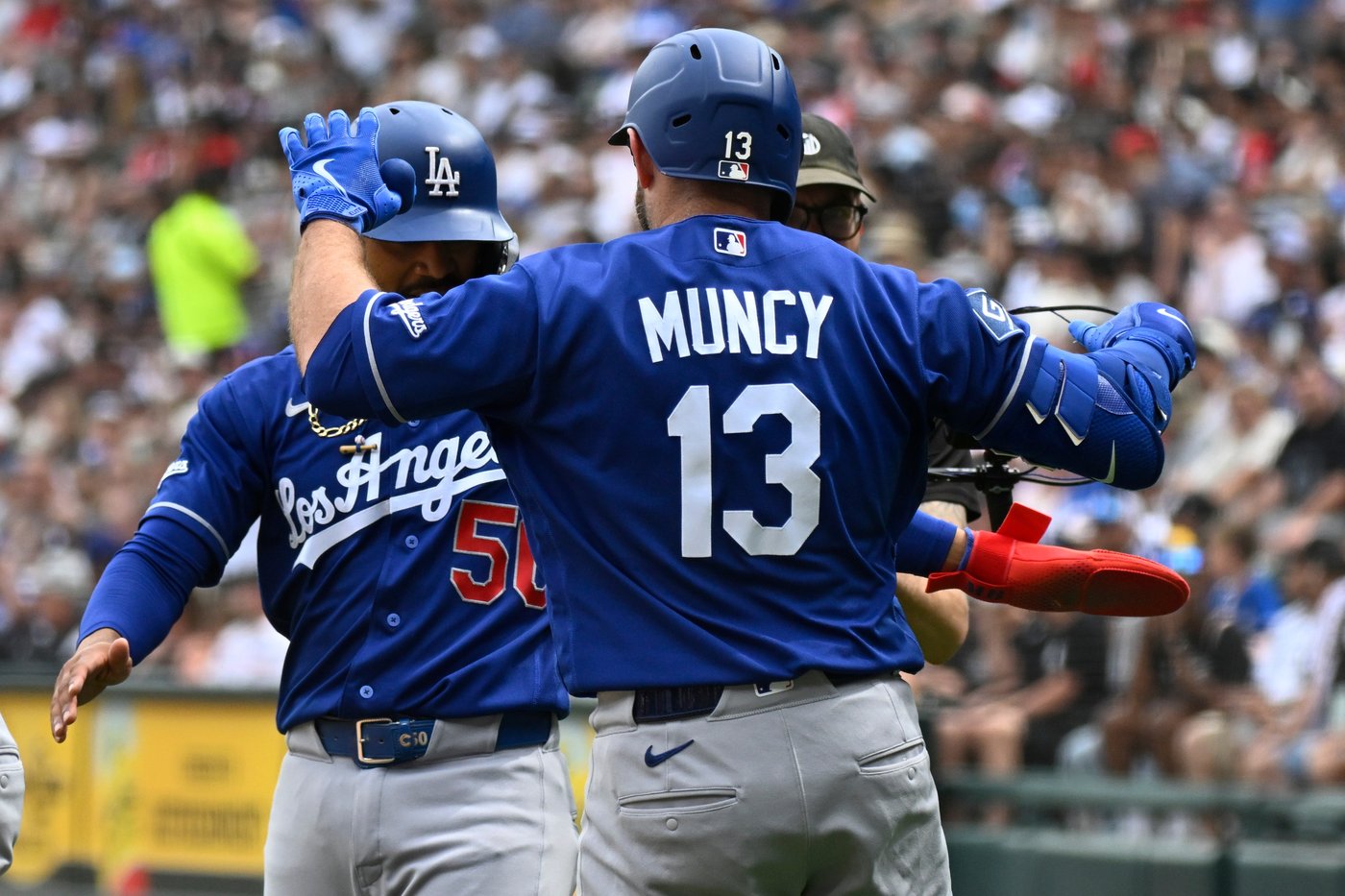 Yoshinobu Yamamoto carries no-hit bid into 9th as Dodgers beat White Sox 7-1 | iNFOnews.ca