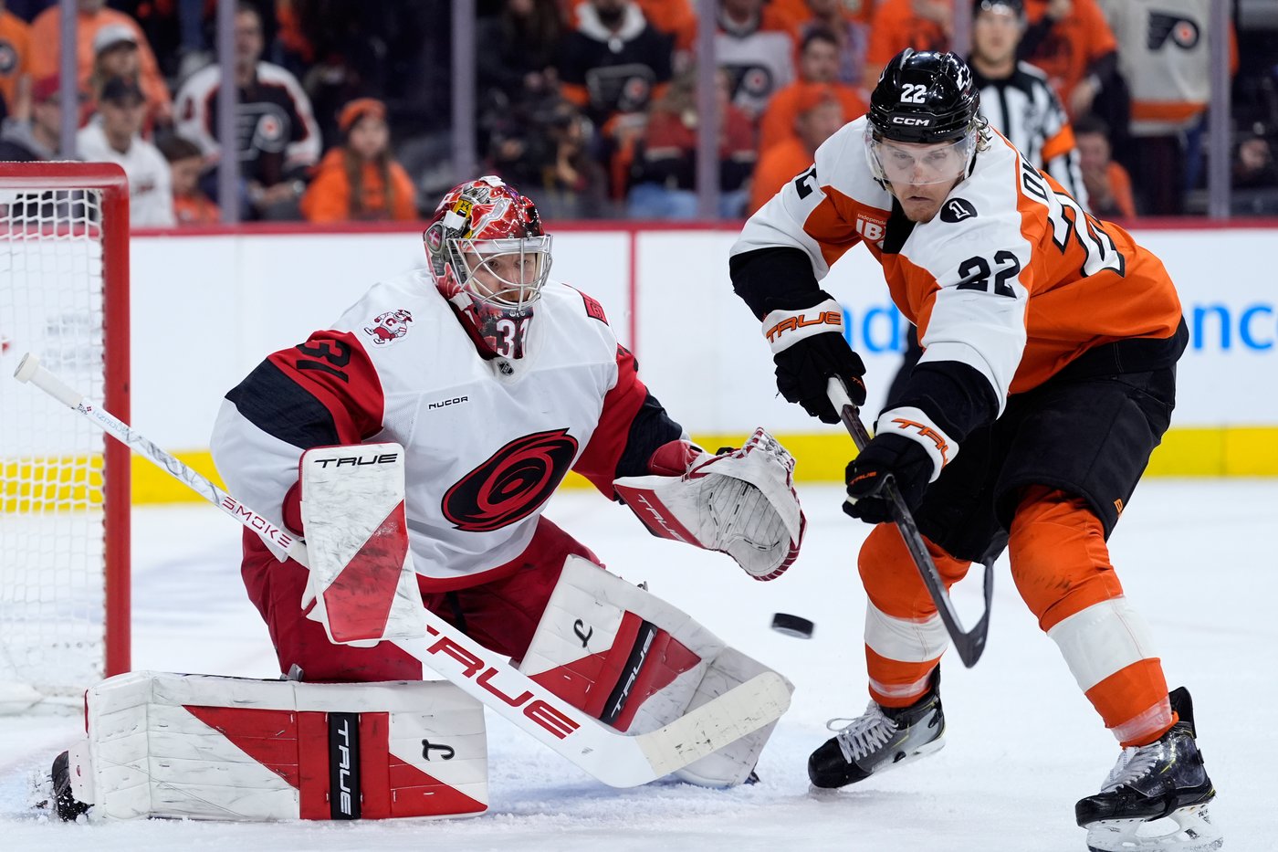 Hurricanes beat the Flyers 4-1 in Game 3, take a 3-0 series lead | iNFOnews.ca