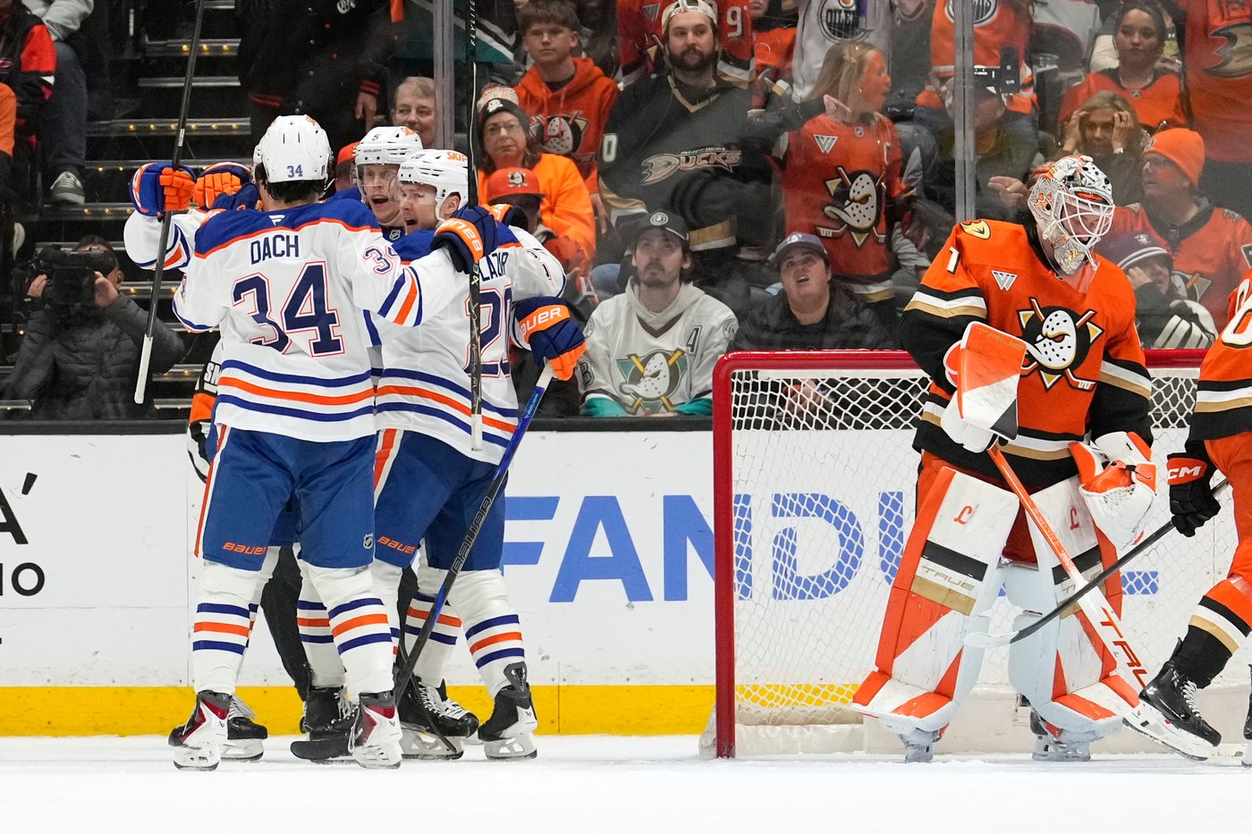 Carlsson, Terry lead Ducks to 5-2 win in Game 6, eliminating the 2-time conference champ Oilers | iNFOnews.ca Carlsson, Terry lead Ducks to 5-2 win in Game 6, eliminating the 2-time conference champ Oilers | iNFOnews.ca