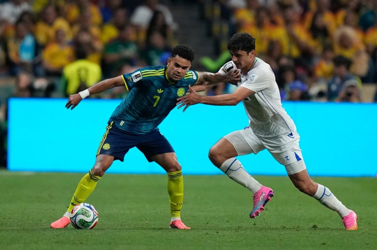 Uzbekistan's Abdukodir Khusanov collides with a camera operator in World Cup match vs. Colombia | iNFOnews.ca