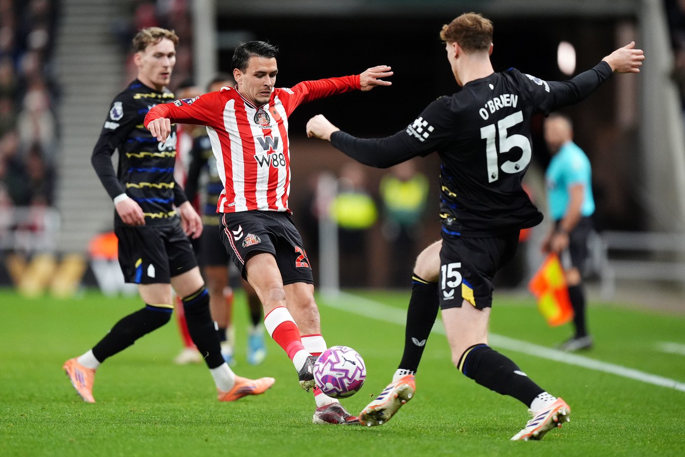 Sunderland moves into fourth place after home draw with Everton | iNFOnews.ca