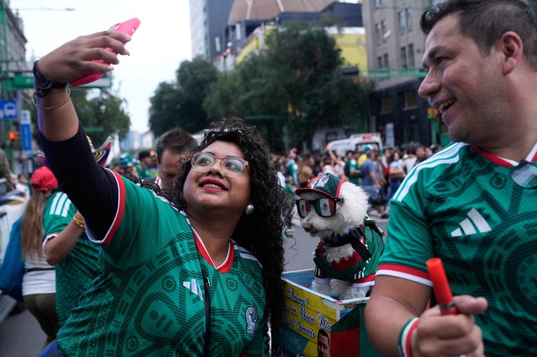 Rescue dog Osito steals hearts at the World Cup, one bike ride at a time | iNFOnews.ca