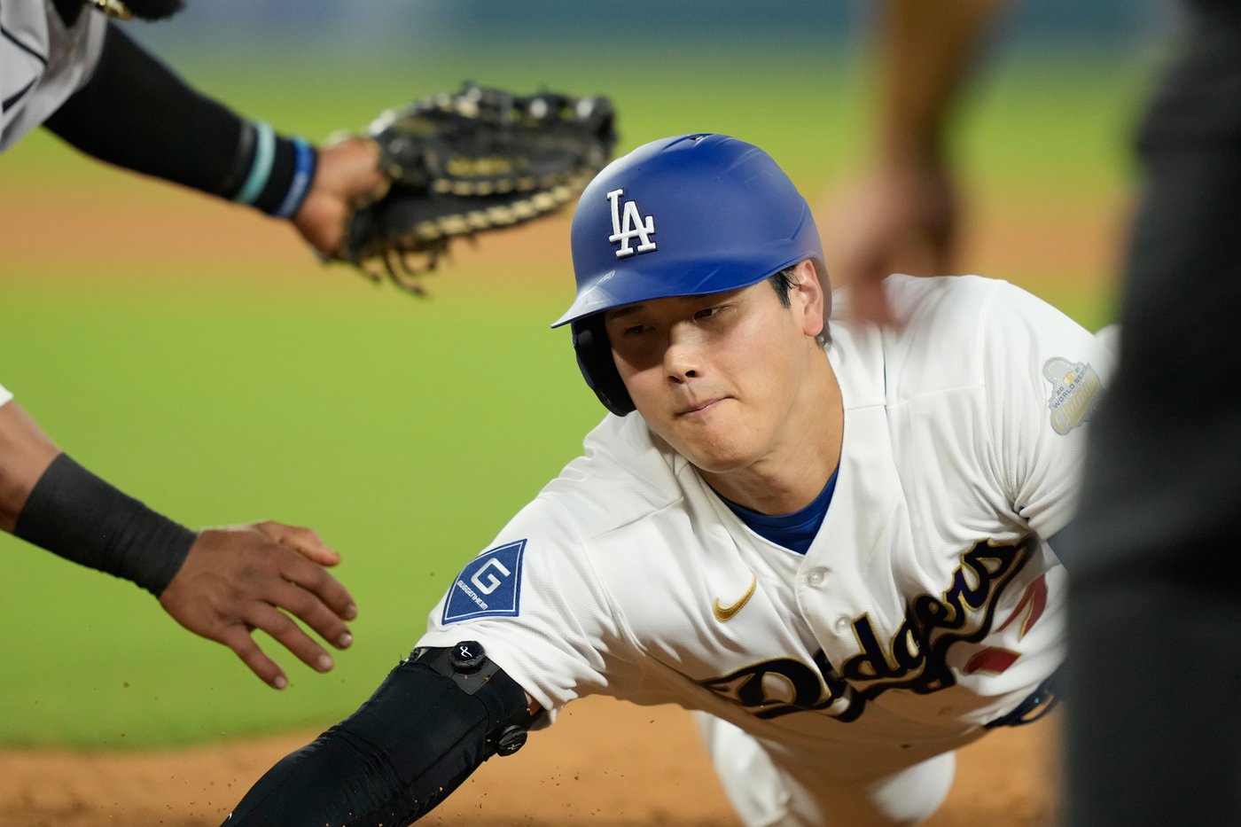 Dodgers open defense of back-to-back World Series titles with a win | iNFOnews.ca