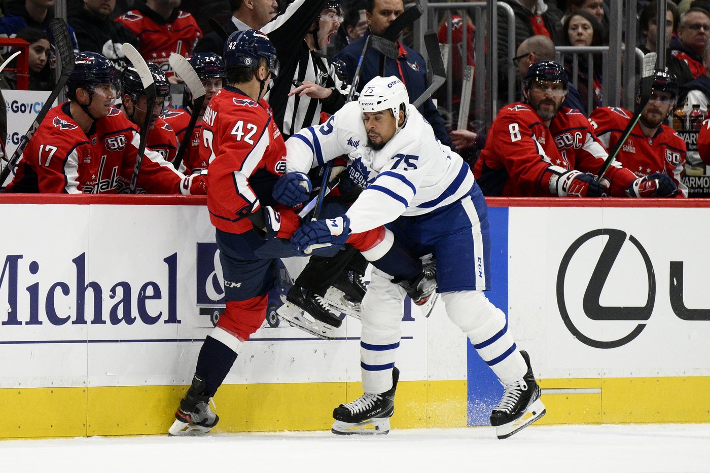 Tavares scores in OT as Maple Leafs rally to clip Capitals 4-3 | iNFOnews.ca