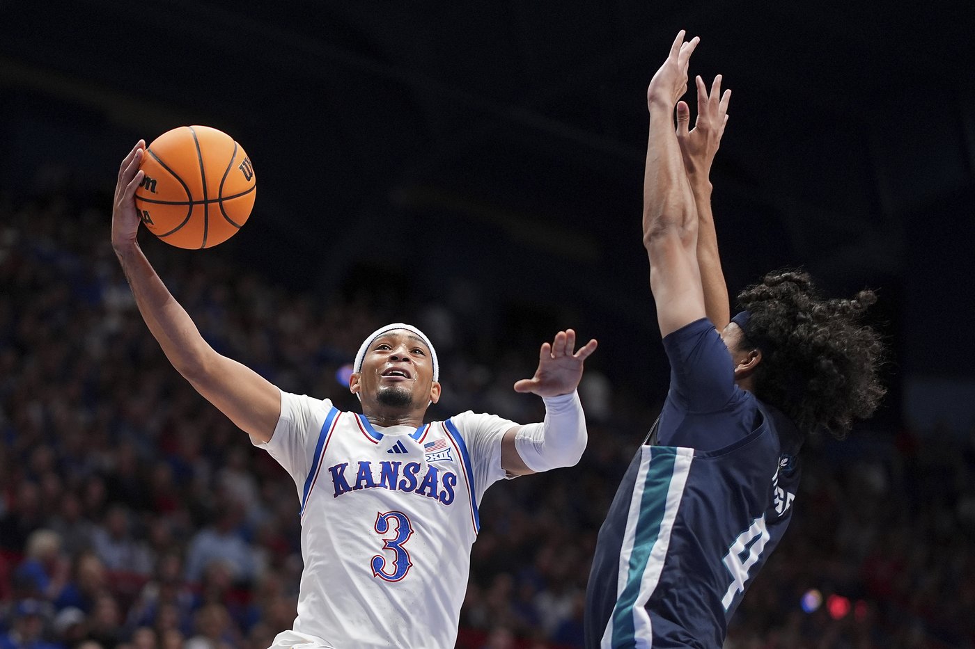 No. 1 Kansas overcomes sluggish start, beats UNC Wilmington 84-66 to give Bill Self 800th career win | iNFOnews.ca No. 1 Kansas overcomes sluggish start, beats UNC Wilmington 84-66 to give Bill Self 800th career win | iNFOnews.ca