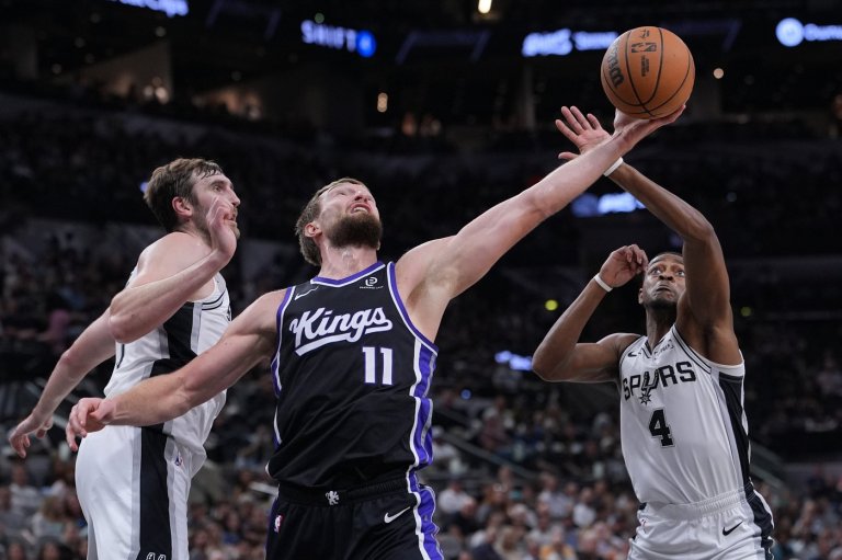 Kings' Domantas Sabonis has partial meniscus tear and is expected to miss at least a month | iNFOnews.ca