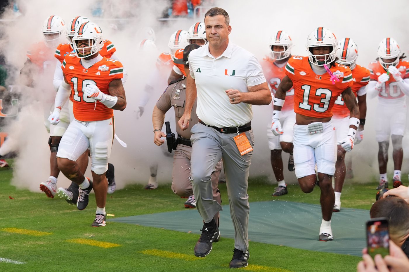 Carson Beck catches a TD pass, tops 10,000-yard milestone as No. 18 Miami rolls past Syracuse 38-10 | iNFOnews.ca Carson Beck catches a TD pass, tops 10,000-yard milestone as No. 18 Miami rolls past Syracuse 38-10 | iNFOnews.ca