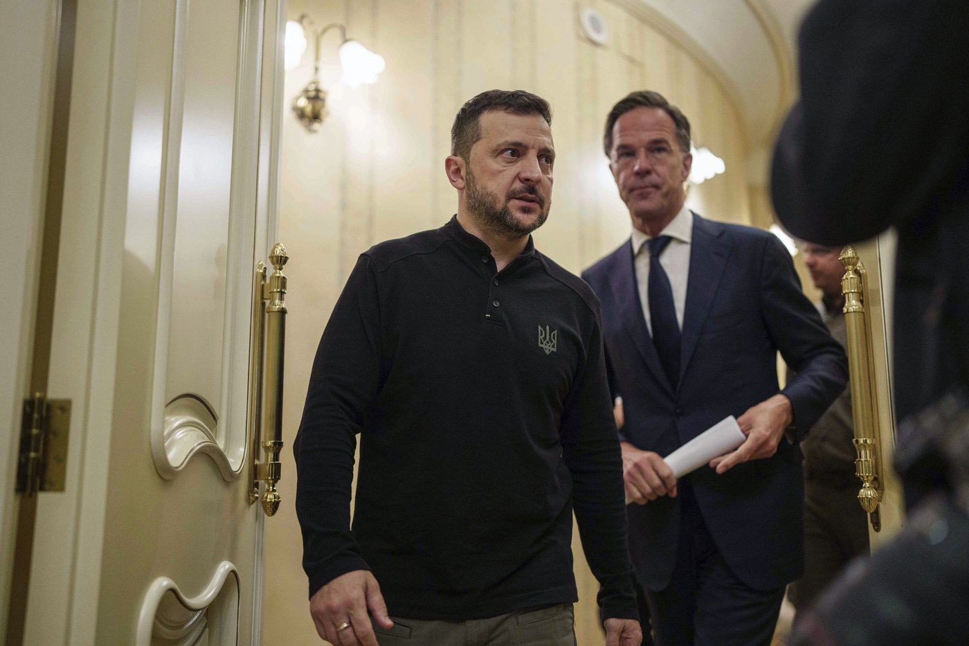 New NATO chief Mark Rutte visits Ukraine in his first trip since taking office | iNFOnews.ca