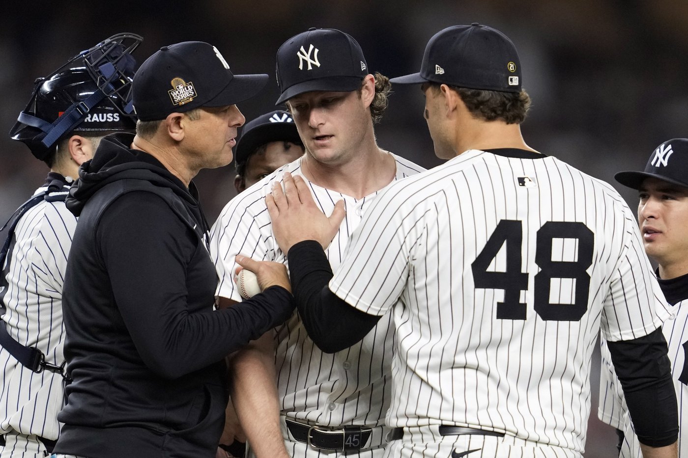 Yankees blow 5-run lead with epic defensive meltdown as Dodgers rally to clinch World Series | iNFOnews.ca Yankees blow 5-run lead with epic defensive meltdown as Dodgers rally to clinch World Series | iNFOnews.ca
