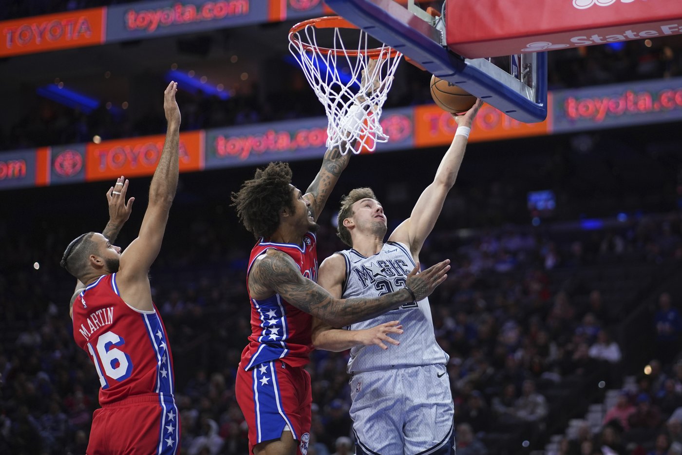 Paul George has 21 points and 9 assists in the 76ers' 102-94 victory over the Magic | iNFOnews.ca