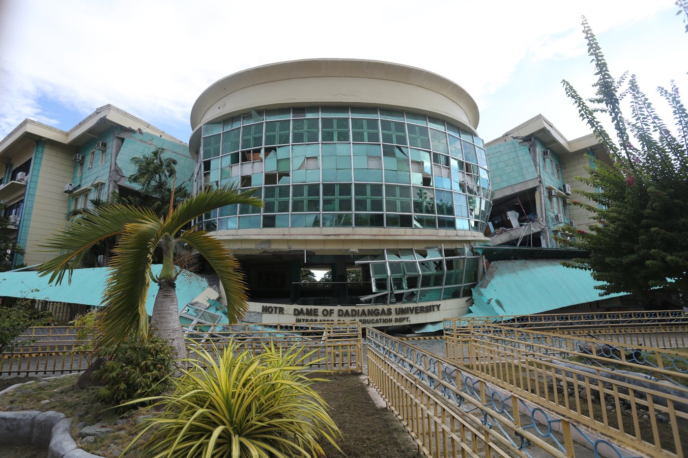 Photos show the aftermath of an earthquake in the southern Philippines | iNwheels