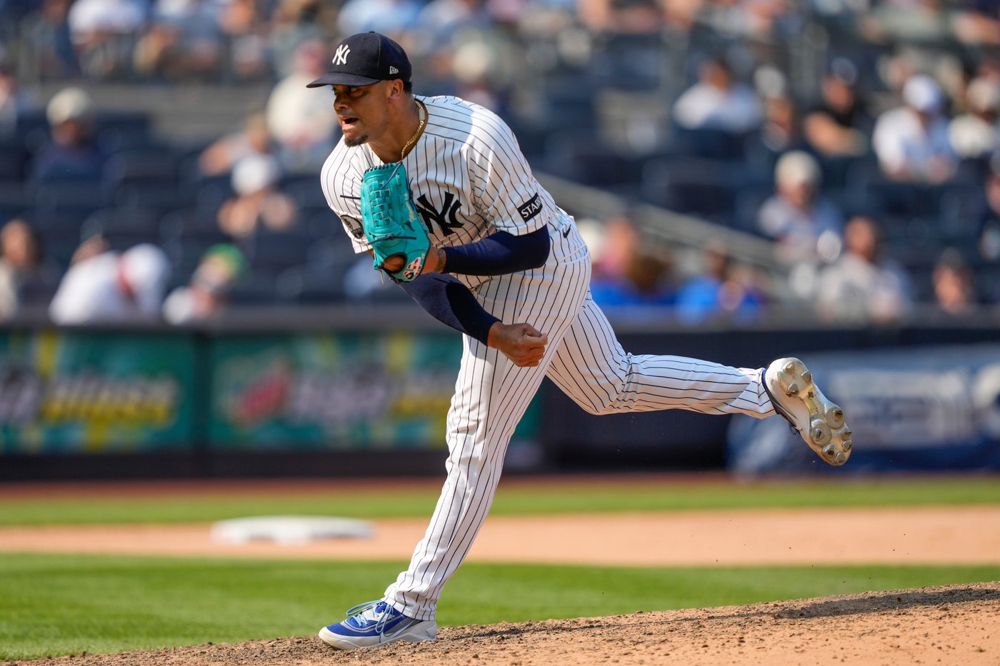 Yankees place struggling reliever Fernando Cruz on 15-day injured list with right elbow tear | iNFOnews.ca Yankees place struggling reliever Fernando Cruz on 15-day injured list with right elbow tear | iNFOnews.ca