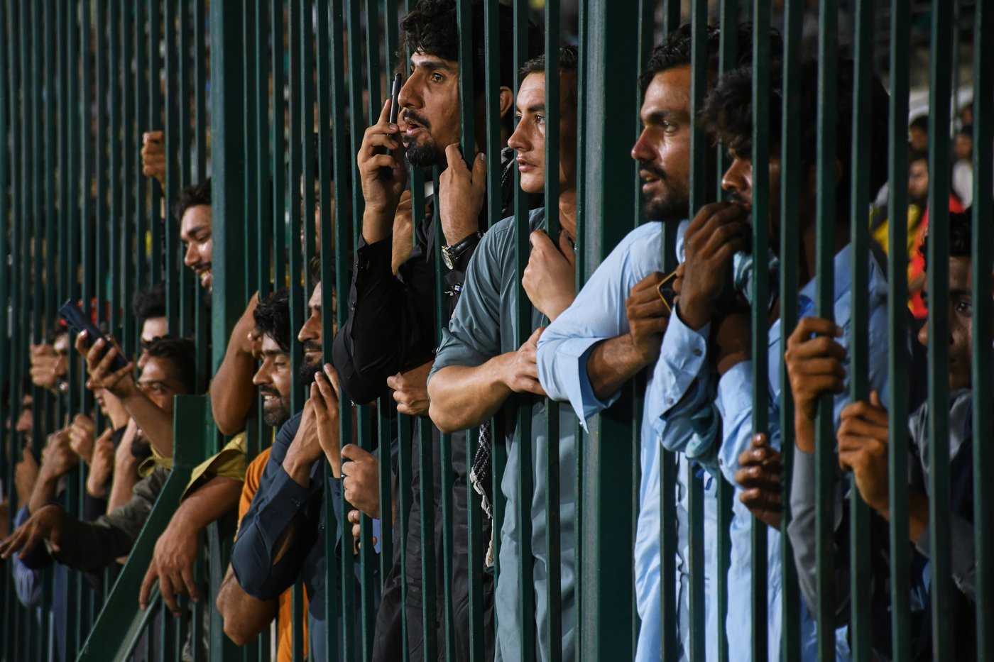 Hundreds stuck in long lines as Pakistan Super League ticket snag slows return of spectators | iNFOnews.ca
