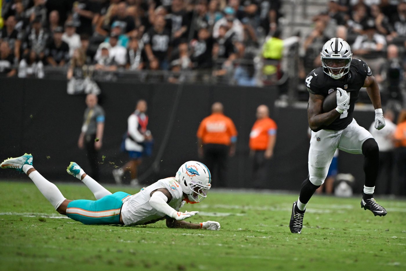 Kirk Cousins hits 301 career TD passes as Raiders open the season with a 27-13 win over Dolphins | iNFOnews.ca Kirk Cousins hits 301 career TD passes as Raiders open the season with a 27-13 win over Dolphins | iNFOnews.ca