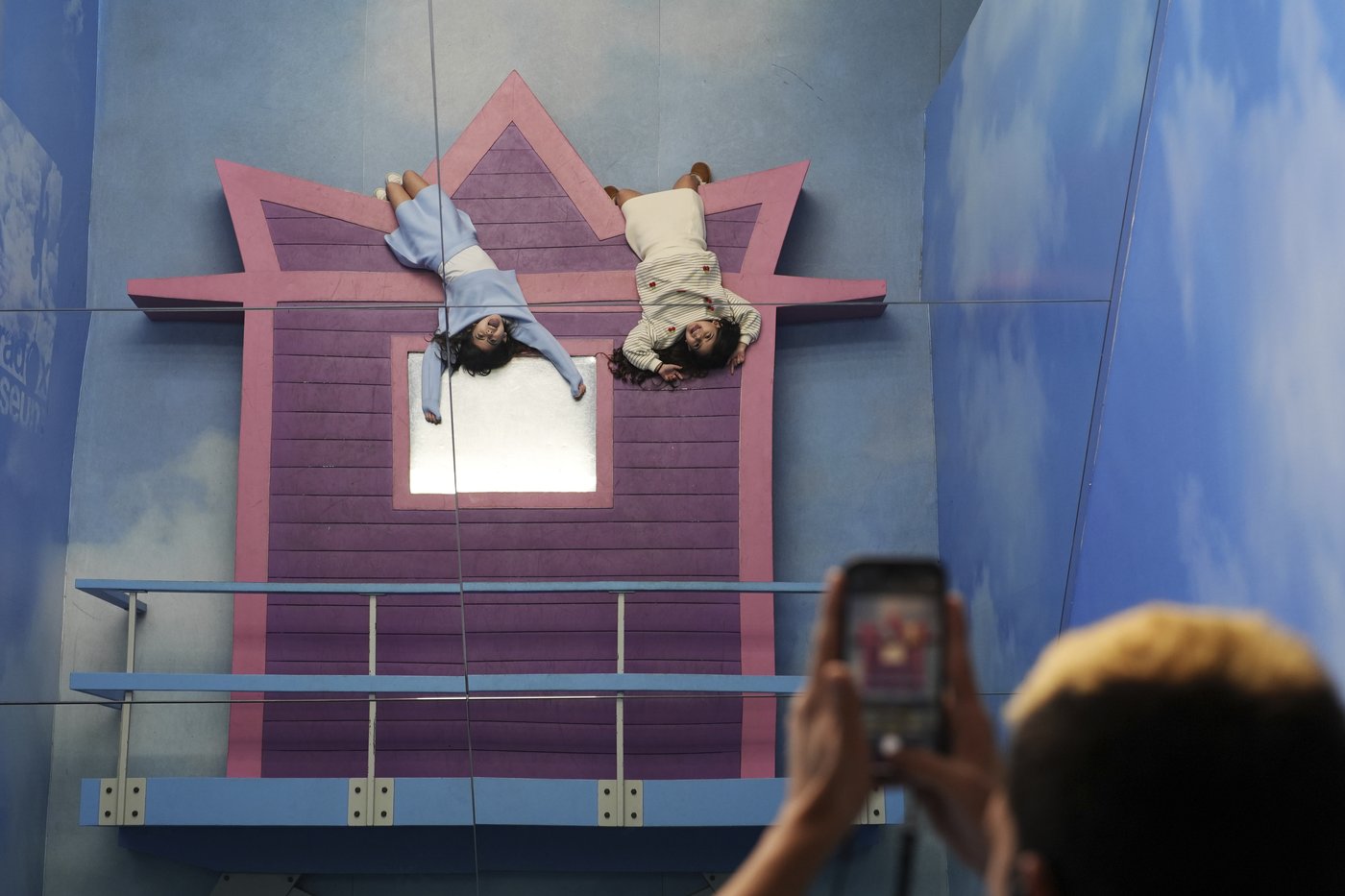 Paradox Museum Miami takes guests through a 21st century funhouse of mind-boggling illusions | iNFOnews.ca Paradox Museum Miami takes guests through a 21st century funhouse of mind-boggling illusions | iNFOnews.ca
