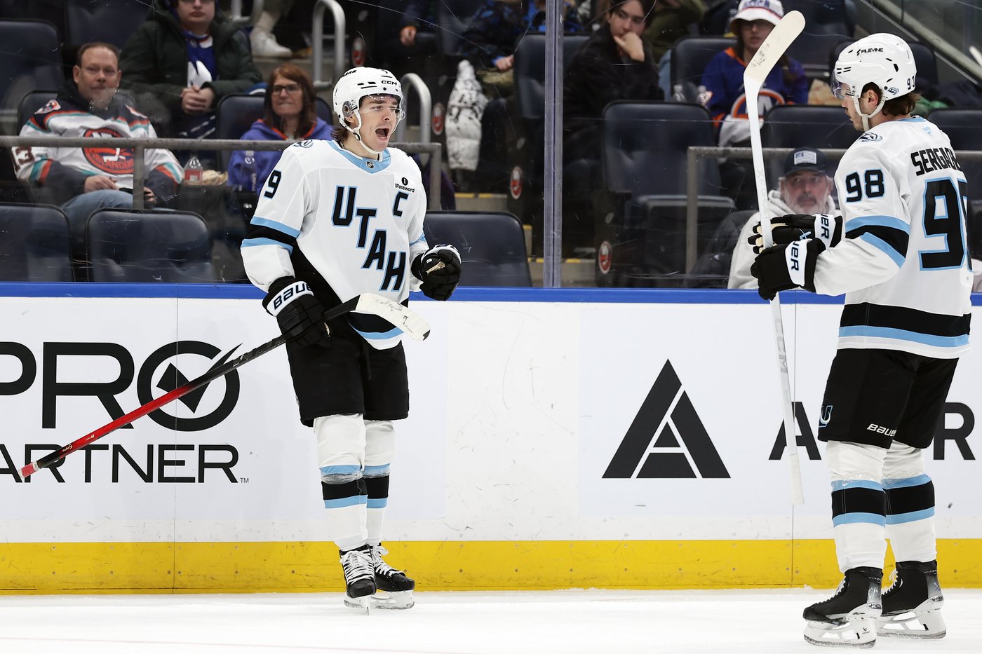 Clayton Keller's 2 late goals rally Mammoth past Flyers for 5-4 OT victory | iNFOnews.ca