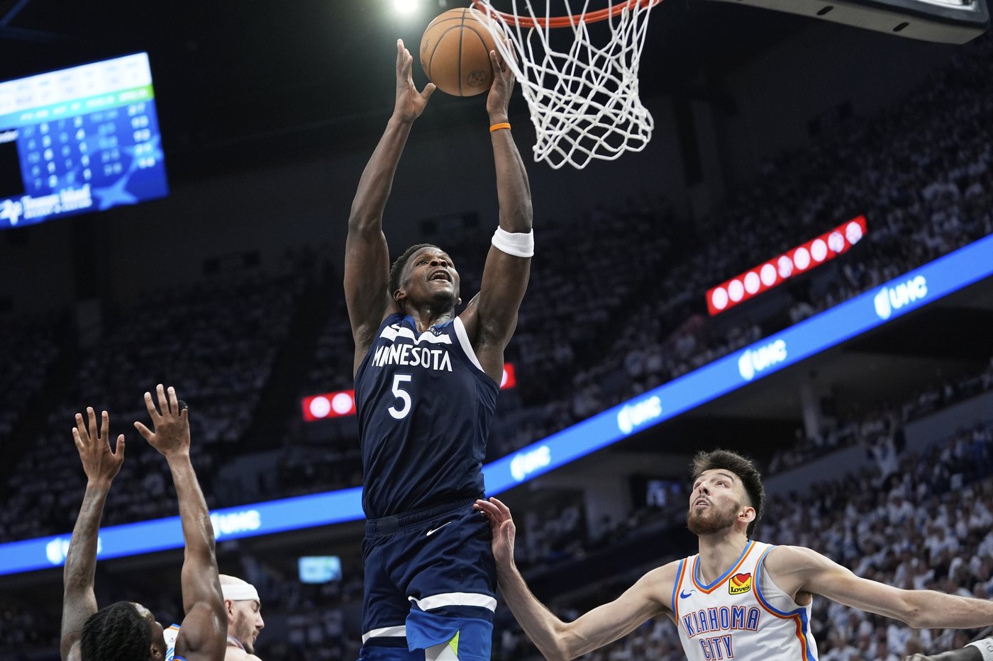 Thunder bounce back to beat T-wolves 128-126 to take 3-1 lead behind SGA's 40-point game | iNFOnews.ca