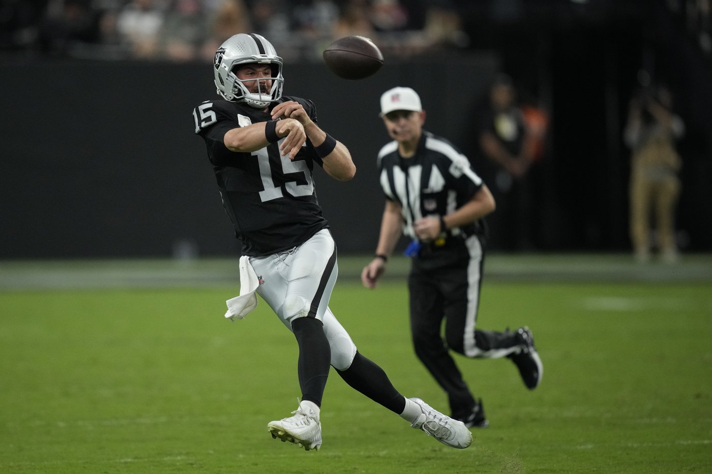 Raiders hold off Browns to win 20-16 behind defense and newfound running game | iNFOnews.ca