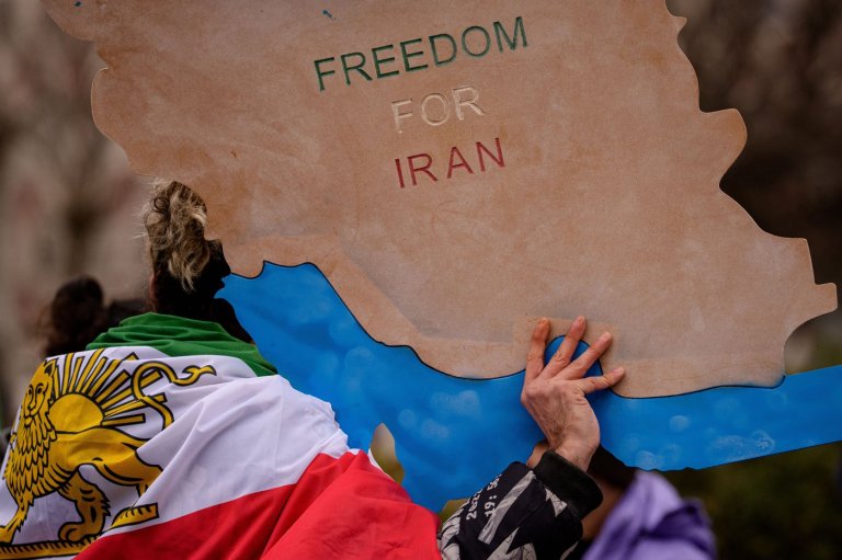 Thousands rally in Toronto to support Iran uprising, call for regime change | iNFOnews.ca