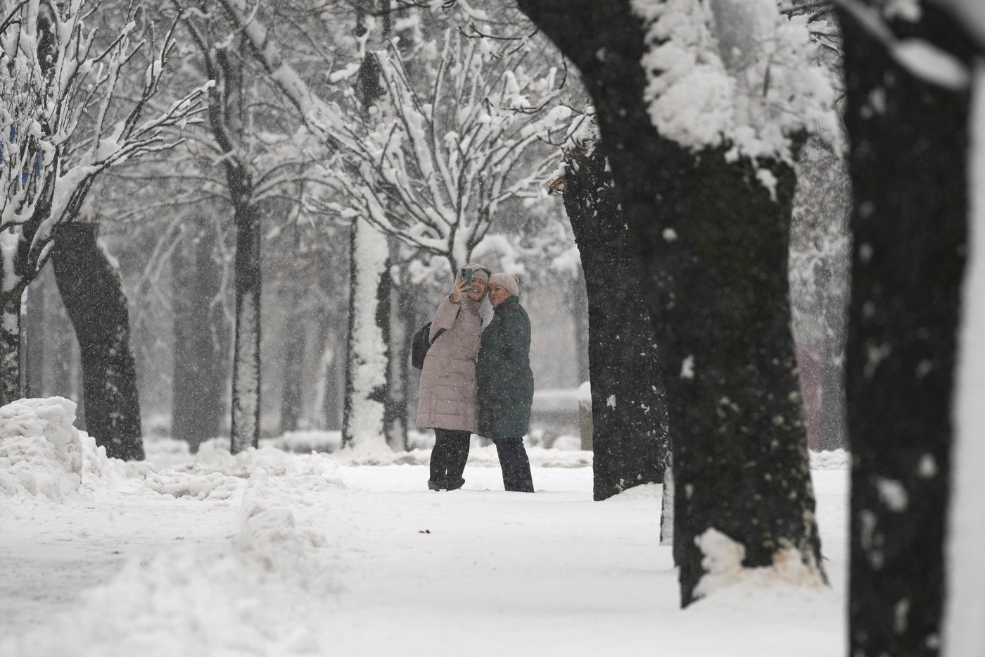 Balkans snowstorm leaves tens of thousands of homes without power and causes traffic chaos | iNFOnews.ca Balkans snowstorm leaves tens of thousands of homes without power and causes traffic chaos | iNFOnews.ca