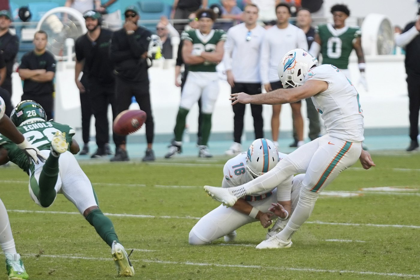 Tua Tagovailoa's TD pass to Jonnu Smith gives Dolphins 32-26 overtime win over Aaron Rodgers, Jets | iNFOnews.ca