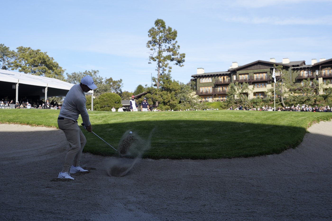 Rodgers grabs lead at Torrey Pines as Scheffler, McIlroy falter | iNFOnews.ca