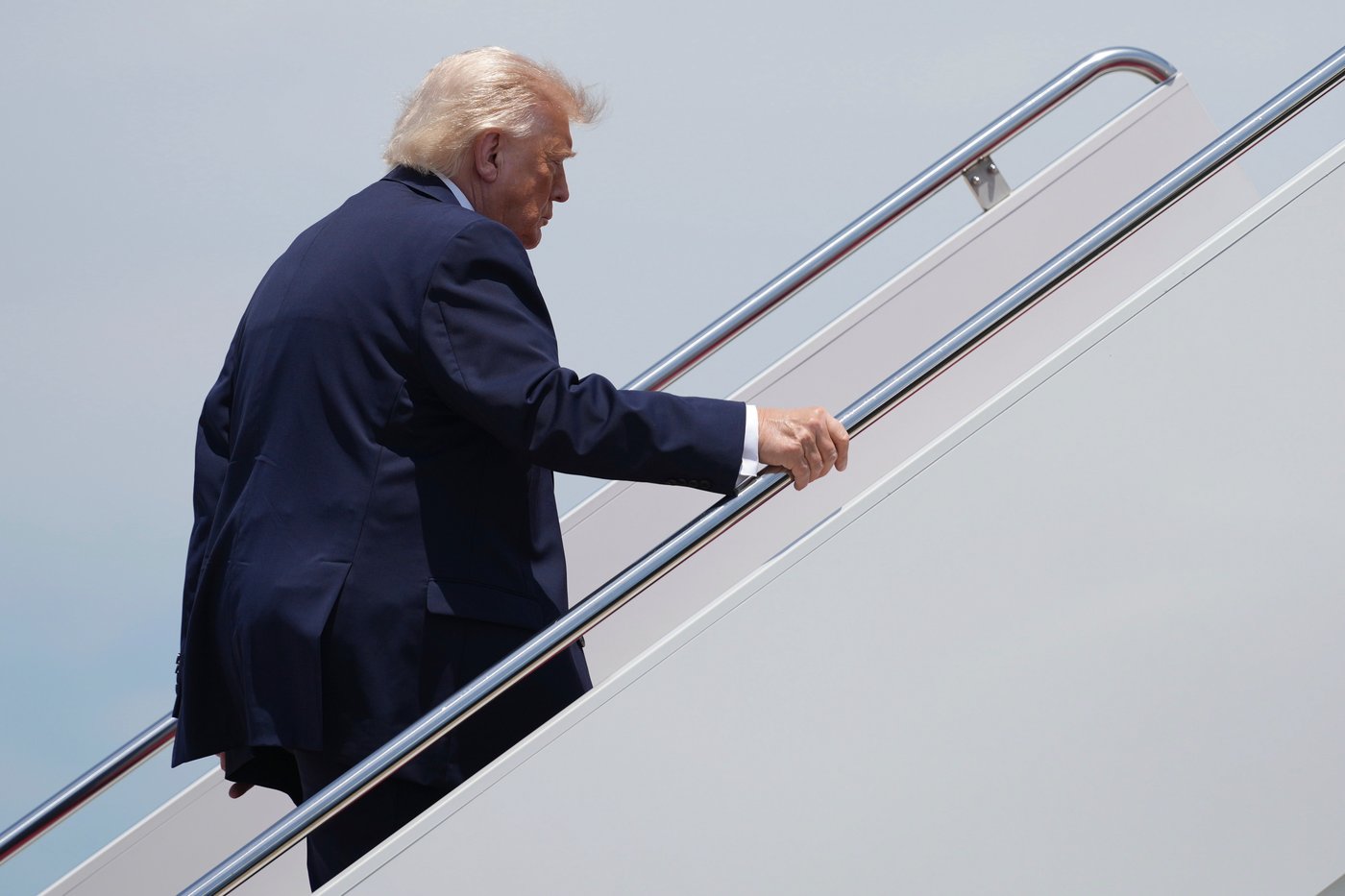 A federal judge strikes down Trump administration immigration policy affecting 39 countries | iNFOnews.ca