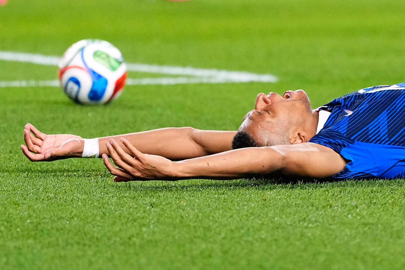 Kylian Mbappé scores 2 goals to lead France to 3-0 win over Iraq and into World Cup knockout stage | iNFOnews.ca