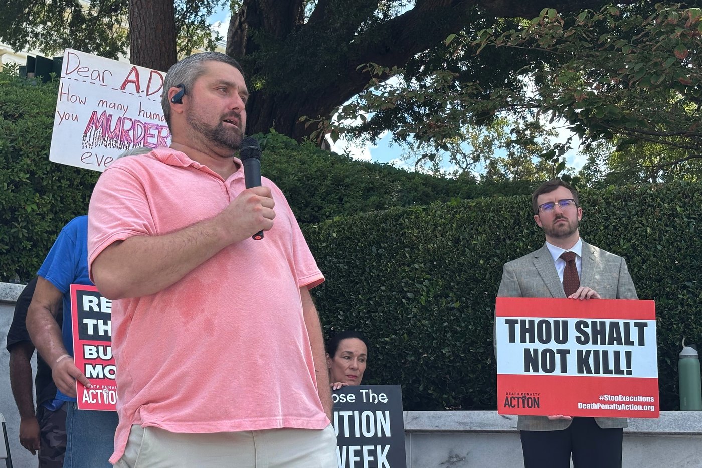 Victim's son asks Alabama to stop execution of man who killed his mother in a gas station holdup | iNFOnews.ca
