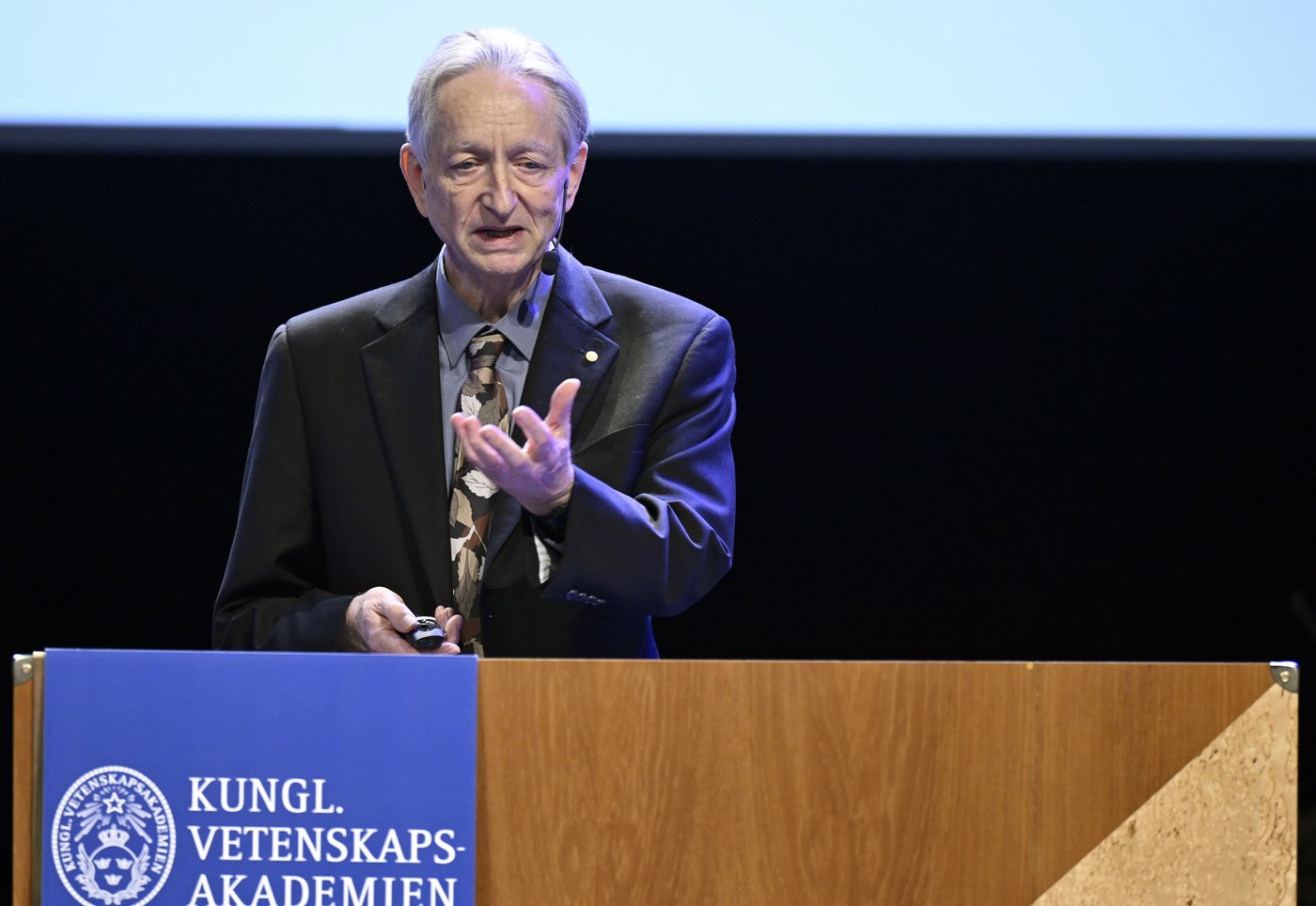 Nobel recipient Geoffrey Hinton wishes he thought of AI safety sooner | iNFOnews.ca Nobel recipient Geoffrey Hinton wishes he thought of AI safety sooner | iNFOnews.ca