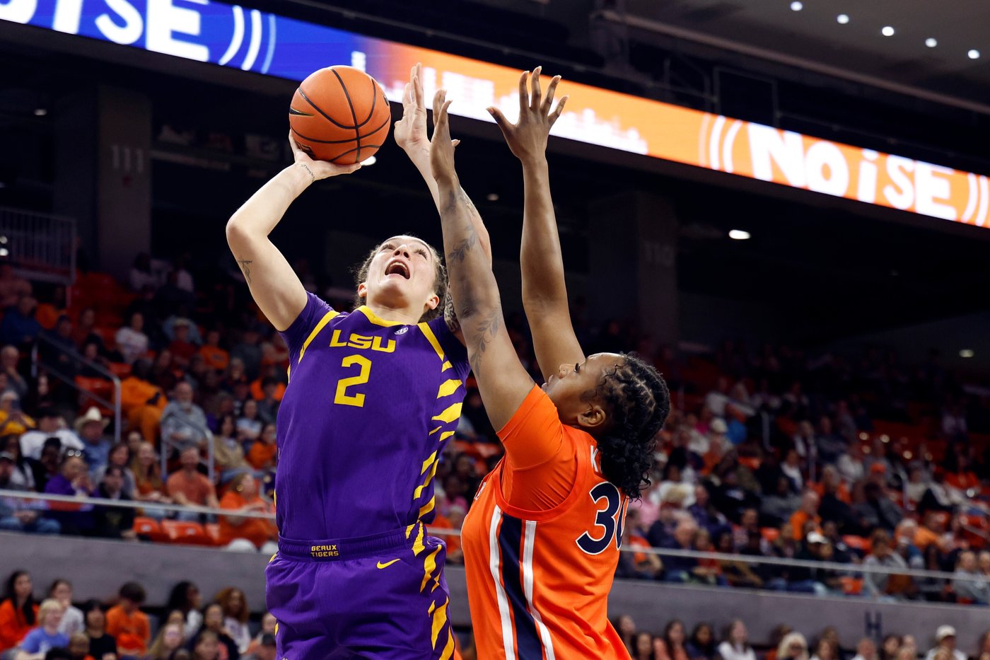 No. 5 LSU bounces back from a midweek loss at Texas and routs Auburn 77-44 | iNFOnews.ca No. 5 LSU bounces back from a midweek loss at Texas and routs Auburn 77-44 | iNFOnews.ca