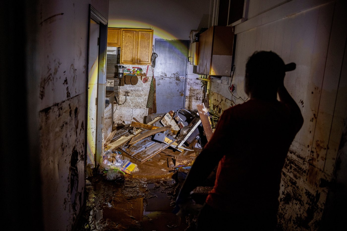 Hawaii digs out from another round of flooding after a surprise downpour, in photos | iNhome