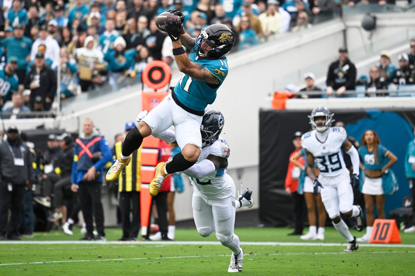 Streaking Jaguars clinch AFC South title with a 41-7 drubbing of Titans | iNFOnews.ca Streaking Jaguars clinch AFC South title with a 41-7 drubbing of Titans | iNFOnews.ca