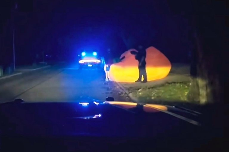 Runaway inflatable pumpkin spooks police as they attempt to catch it and return it home | iNFOnews.ca
