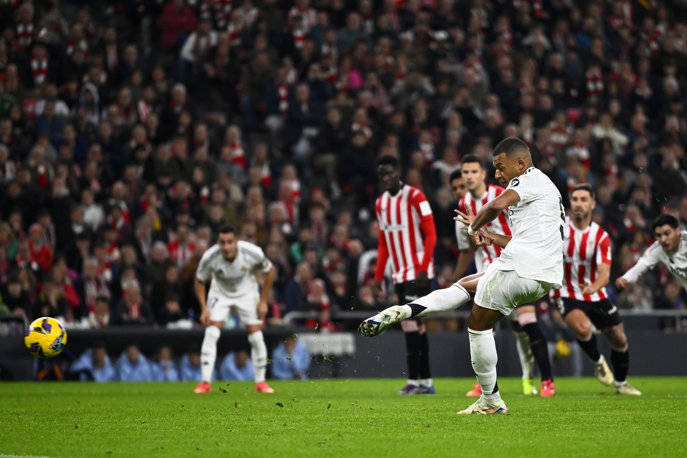 Mbappé enduring 'difficult moment' as he misses another penalty kick and Madrid loses to Athletic | iNFOnews.ca