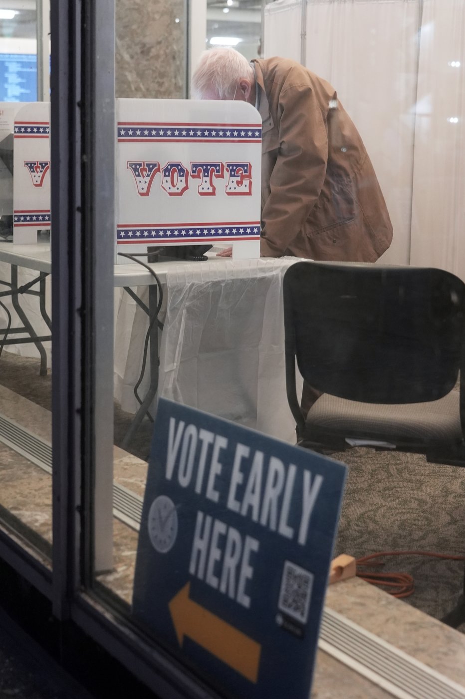 Wisconsin sees high turnout on the first day of in-person absentee voting | iNFOnews.ca Wisconsin sees high turnout on the first day of in-person absentee voting | iNFOnews.ca
