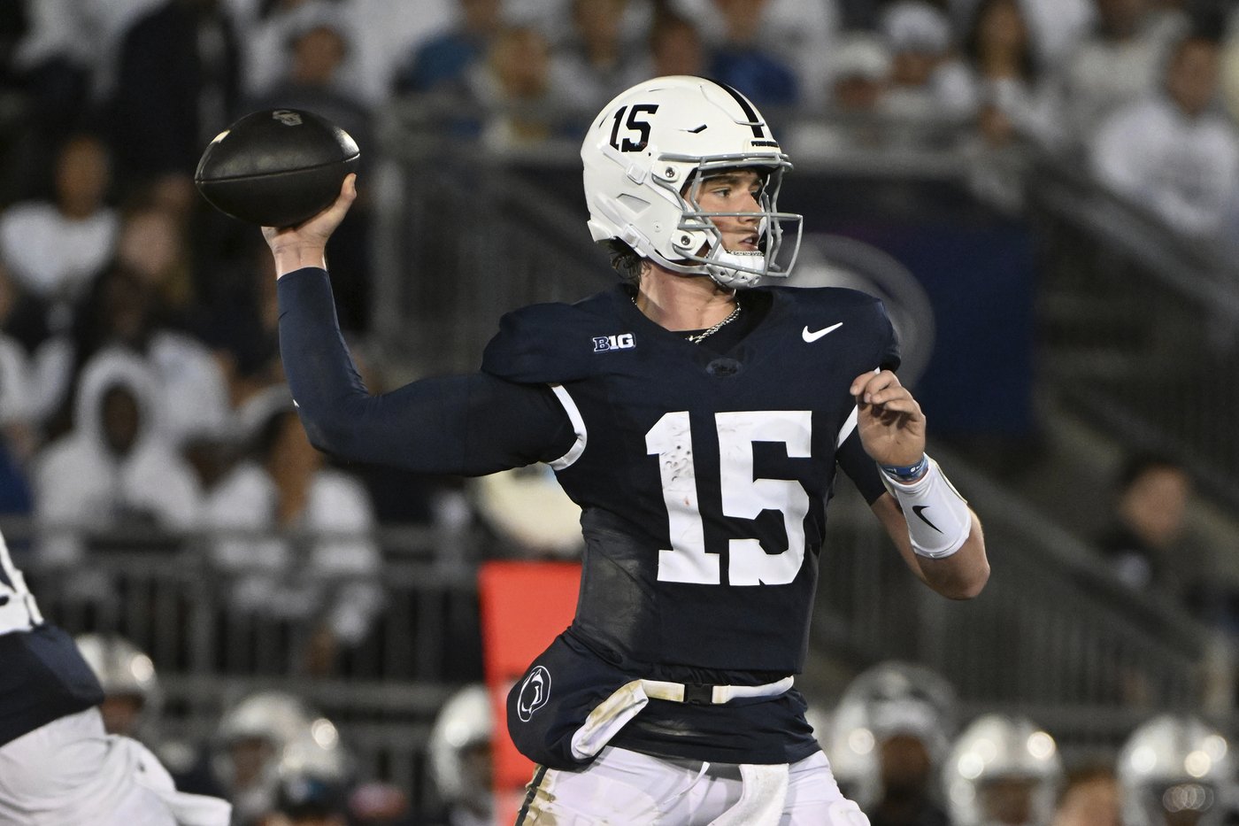 Singleton, Allen score TDs as No. 9 Penn State beats No. 19 Illinois 21-7 | iNFOnews.ca