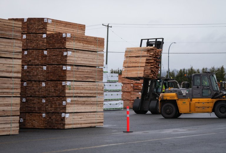 Police clear protesters from Vancouver Island logging blockade | iNFOnews.ca