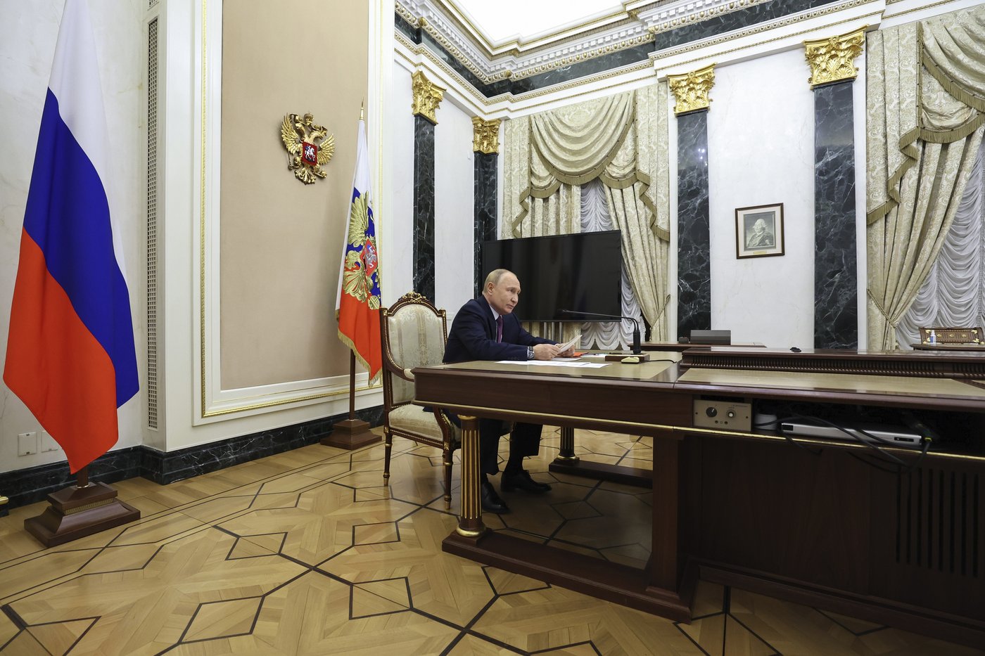 Putin lowers threshold of nuclear response as he issues new warnings to the West over Ukraine | iNFOnews.ca